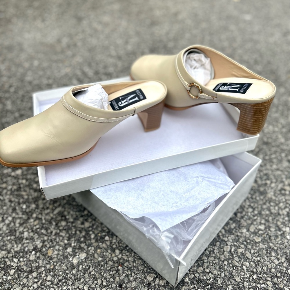 AJ Valenci Women’s heels size 9 wide
